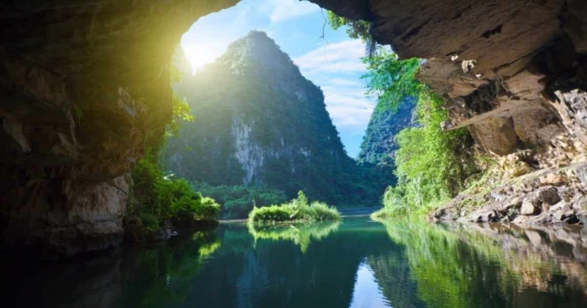 Caves And Limestone Peaks In Trang An