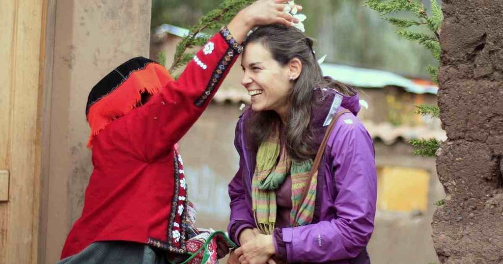 7 Ways To Travel Responsibly in Peru 3 Peruvian woman and female traveller smiling